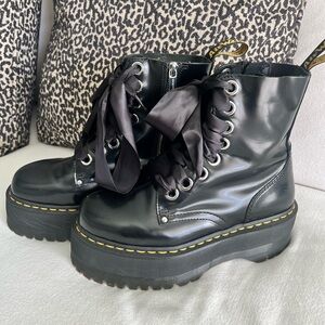 Doc Martens platform boot